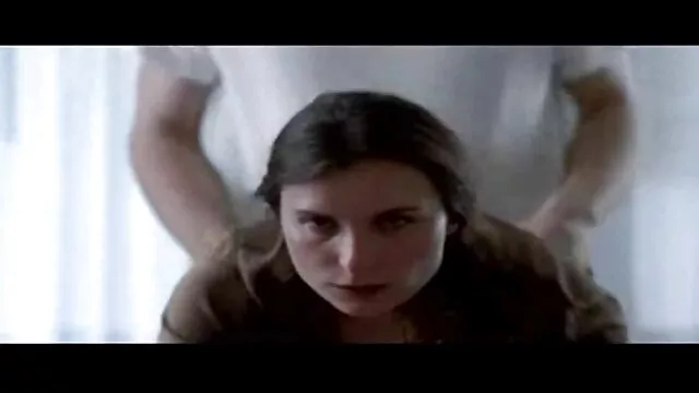 یک گرجی دوست پسر خود را روی سکس کس پیرزن الاغ قرار می دهد.