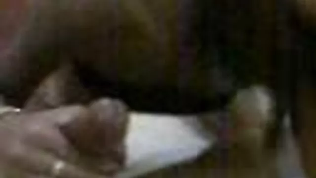تصاویر سک پیرزن شخصی راسکام در حالی که جوجه روسی در حال دمیدن یک مرد است