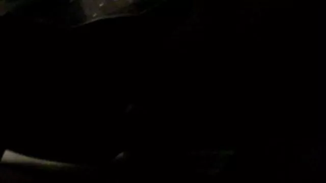 جنسیت دو نفره زیبا روی سکی پیرزن تخت.