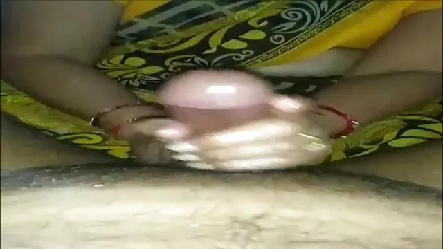 یک تاجر بی رحم یک سبزه را گره می زند و می عکس سکسی پیرزن زند.