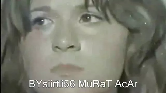 Brunettes سوپر پیرزن از جمعیت مردان اسپرم می بارد.