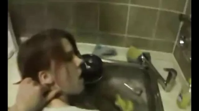 دختر لاغر لاغر و پیرسینگ. فيلم سكسي پيرزن