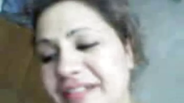 فلفل عضلانی با قدرت خروس برهنه را بر روی الاغ تجاوز سوپر پیرزن می کند