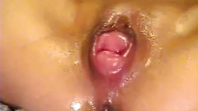 معشوقه با رنگ قرمز روی صورت سوپر پیرزنها برهنه یک برده نشست
