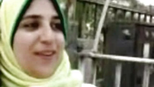 سبزه در برخی مواقع در معرض قرار دادن یک لب به سکس کردن پیرزن لب براق است.