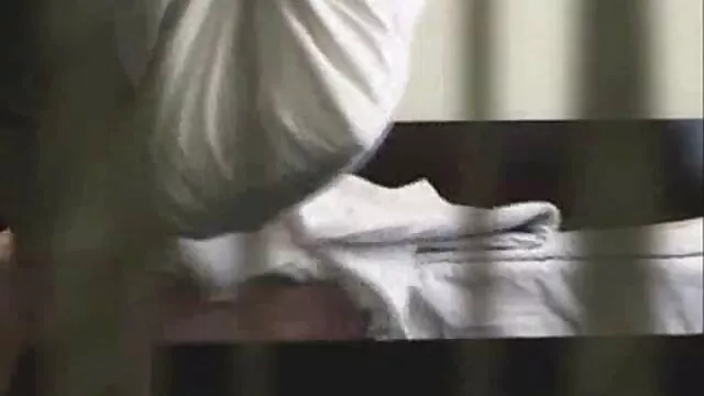 بلوند روسی سکسپیرزنها به پسر بچه ای خوش می گذرد.