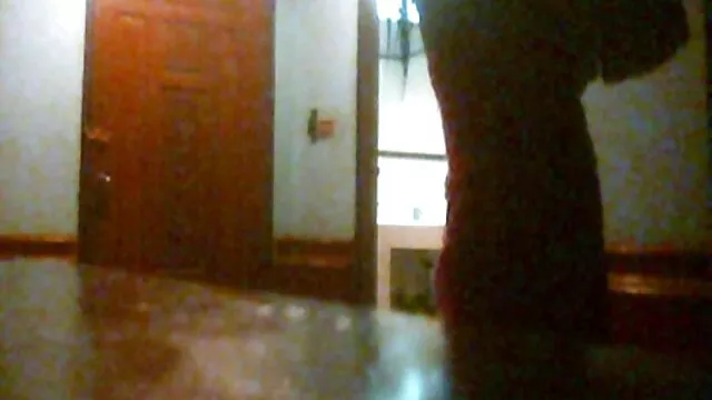 Sexwife با یک پسر سیاه پوست تقلب می کند ، پیرزن سکسی یک blowjob زیبا را ایجاد می کند و او را در دستشویی fucks می کند