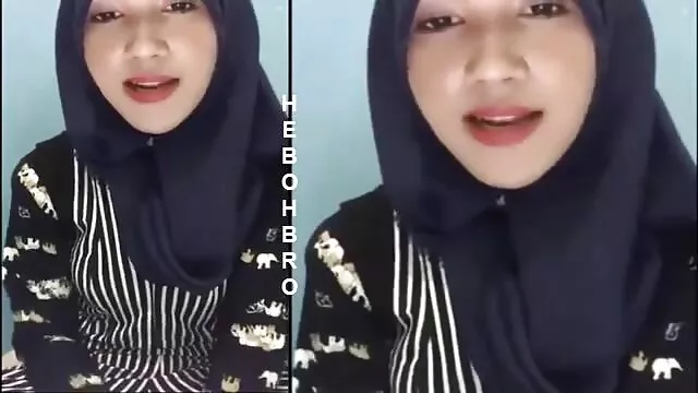 فمینیست سکس کس پیرزن یک کیرمصب و ویبراتور را روی تخت می برد.