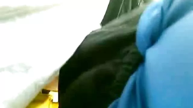 نامادری بدون هیچ گونه فیلمسکس پیرزن س theالی اعضا را می مکد.