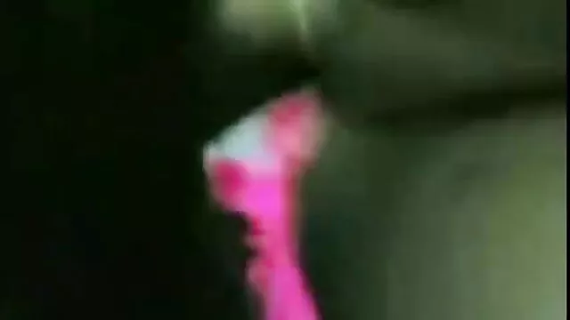 دختران زیبا از یک مرد می خواهند که آنها را سک پیرزن لعنتی کند.